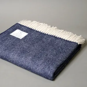 Fine Merino lambswool herringbone blanket in Navy